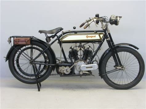 The performance of the japanese motorcycles was directly related to their involvement in international motorcycle road racing, first in the i.o.m. Pin auf V-Twin Motorcycles 1910 - 1919