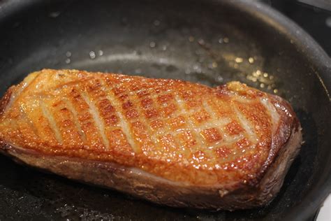 Magret de Canard cuisiné en 2 apprêts rôti entier et