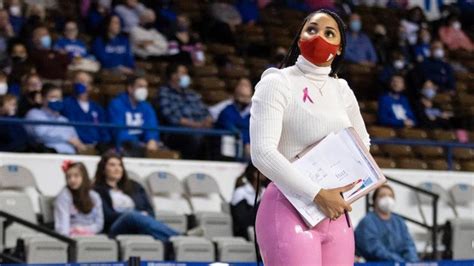 Basketball Coach Sydney Carter Perfectly Shut Down Criticism Over Her