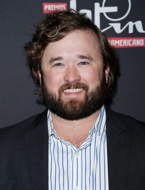 Where was haley joel osment born? Haley Joel Osment Grew a Beard to 'Hide in Public' After ...