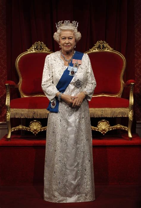 Queen Elizabeths Madame Tussauds Waxwork Gets £150000 Makeover To