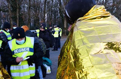 Als die polizei illegale feier beenden wollte. Corona-Pandemie in Frankreich: Mehr als 1000 Verwarnungen ...