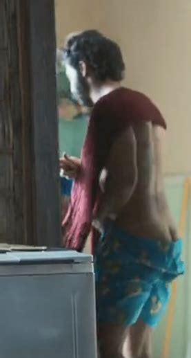 Shirtless Bollywood Men Bollywood Nude Varun Dhawan Finally Drops Trou For A Cheeky Nude Scene