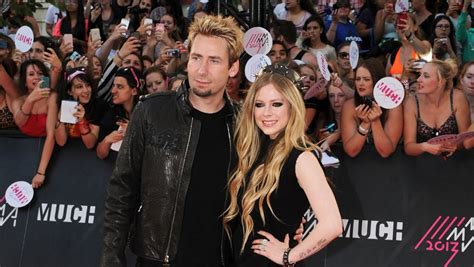 Avril Lavigne Feierte Gothic Hochzeit Mit Schwarzem Kleid Buntede