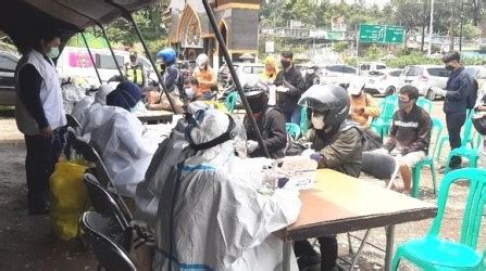 Orang Wisatawan Di Puncak Bogor Di Rapid Test Massal Reaktif Media