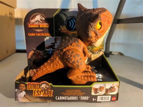 Jurassic World Dino Escape Camp Cretaceous Wild Chompin Carnotaurus