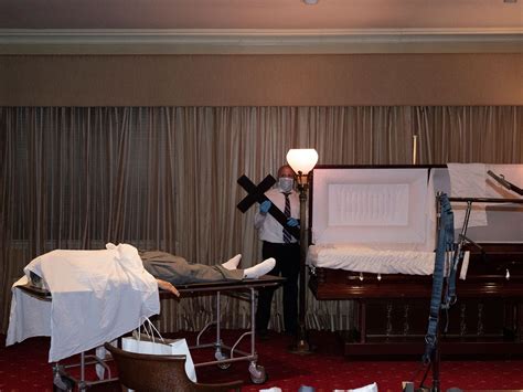 Inside The Coronavirus Crisis At A Queens Funeral Home Vanity Fair