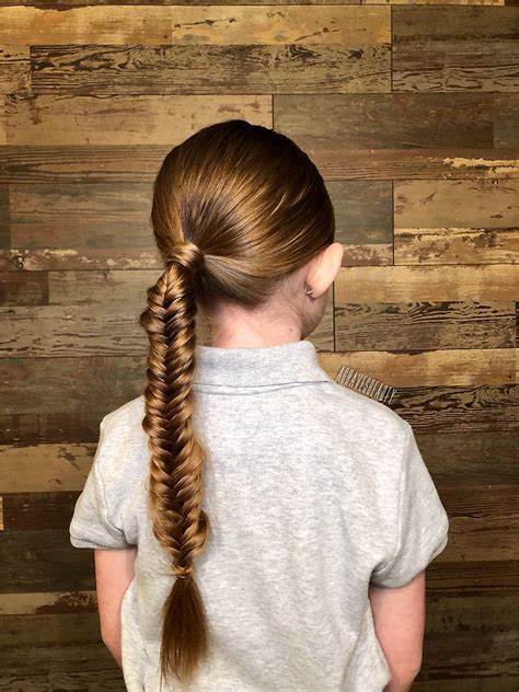 Women all over the world use braids to protect their beauty from environmental damage as well as show off their wild imagination. Simple Fishtail #QuickBraids | Quick braids, Cool ...