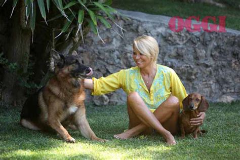 Per maurizio costanzo godersi le vacanze non è una cosa facile: Maria De Filippi: "Tutto sulle mie vacanze, mio figlio ...