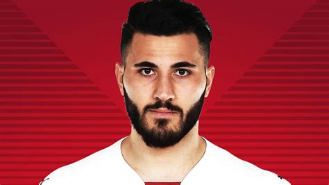 Kariyer sayfasında sead kolašinac isimli futbolcunun sezon bazında takımının yer almış olduğu turnuvalardaki maç, gol, asist, sarı kart, kırmızı kart, oyuna girme, oyundan alınma. Sead Kolasinac | Players | First Team | Arsenal.com