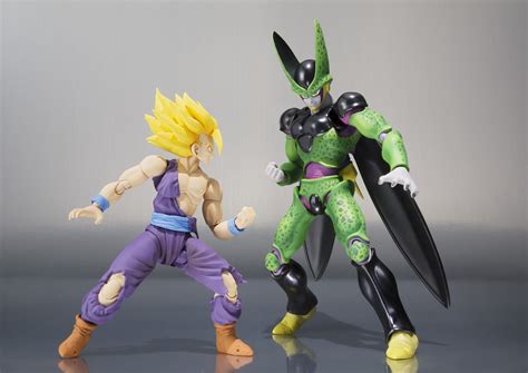 Raging blast is a video game based on the manga and anime franchise dragon ball.it was developed by spike and published by namco bandai for the playstation 3 and xbox 360 game consoles in north america; Bandai S.H.Figuarts Perfect Cell Premium Color Edition "Dragon Ball Z"