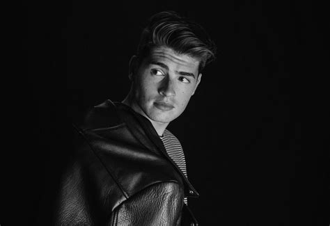 Gregg Sulkin Thinks Twitter Dms Are A Great Way To Break The Ice Teen