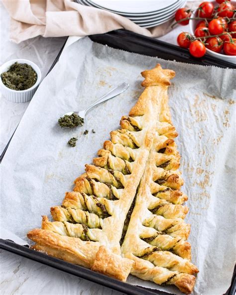Blätterteig - Tannenbaum mit Pesto