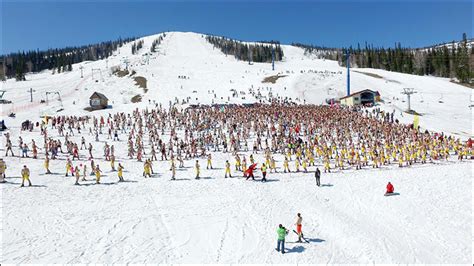 Huge Bikini Snow Show As Russians Mark The End Of The Skiing Season