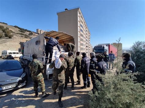 azerbaijani rescuers set up tents to accommodate quake victims in türkiye