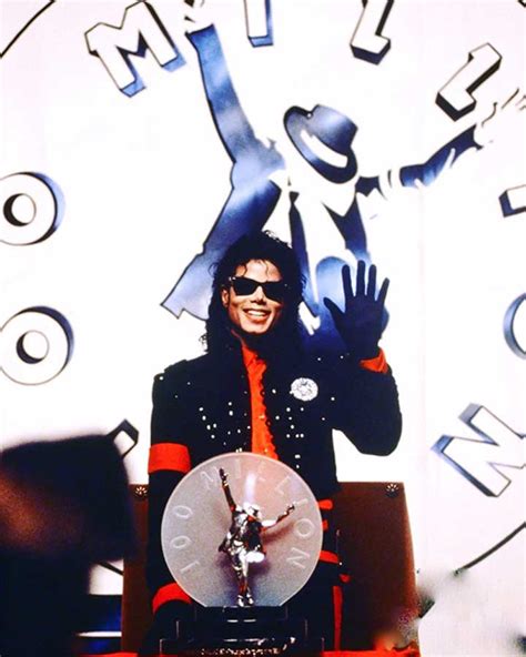 What Year Was Michael Jackson Honored As The Top Selling Artist Of The