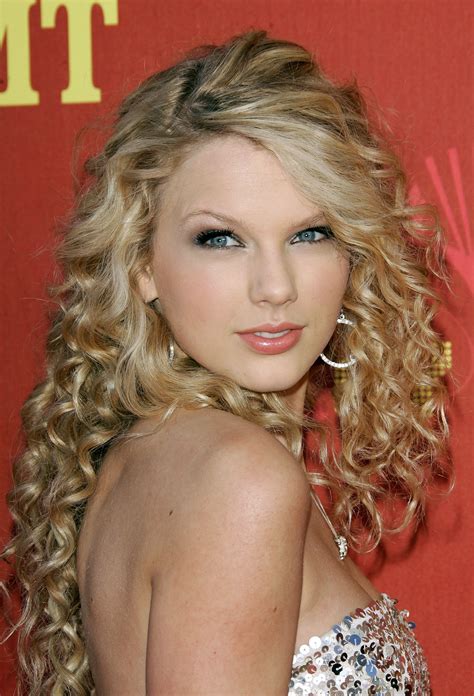 Taylor Swifts Beauty Evolution Taylor Swifts Beauty