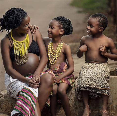 Ugandan Photographer Captures The Life Of A Pregnant Wife Mum In An African Village Classic