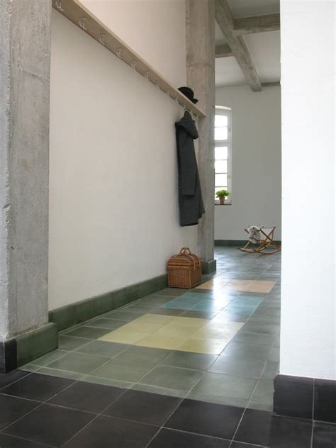 Die firma via führt die alte tradition der historischen herstellungsverfahren fort und bietet ein umfangreiches sortiment an zementmosaikplatten und terrazzo VIA-Fliesen - Zementfliesen - Landhausstil - Flur ...