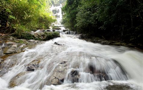 Pesona indah air terjun carat, menawarkan tempat rekreasi alam yang asri, indah dan suasana alamnya damai, yang bisa menambah pengalaman liburan anda di pulau dewata bali. Buih mutiara di Lata Kinjang | Santai | Berita Harian