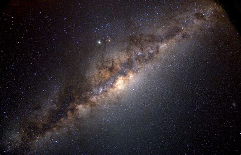 Le Halo De Matière Noire De La Voie Lactée Sétendrait Sur 19 Million