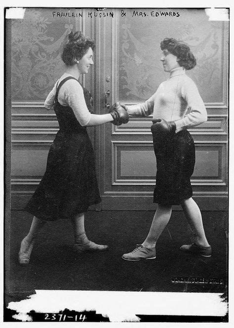 Vintage Foxy Boxing Photos Of Women Vintage Photos Women Boxing
