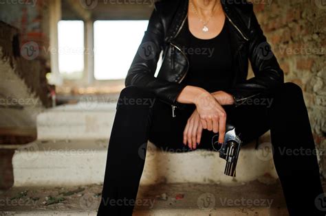 Sexy Fbi Female Agent At Abadoned Place 8644400 Stock Photo At Vecteezy