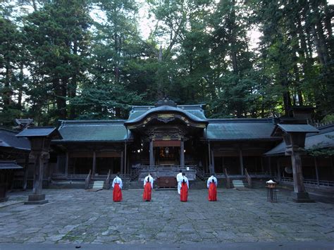 Suwa Taisha Honmiya 諏訪大社本宮 Suwa Grand Shinto Shrine Main Shrine