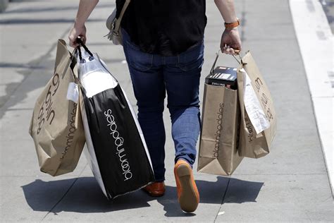 Us Consumer Confidence Rises To 18 Year High Ap News