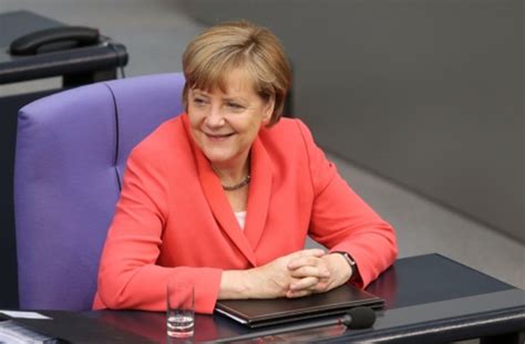 Merkel mach casino auf reaktion. Griechenland-Krise: Merkel macht Schritt auf Athen zu ...