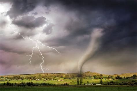 6 Signs A Tornado Is Coming