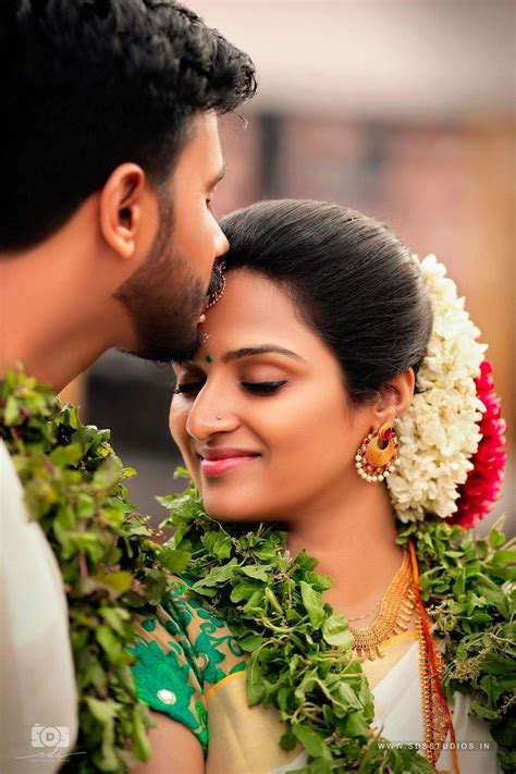 Gorgeous Kerala Couple Kerala Wedding Photography Wedding Couple Poses Photography Indian