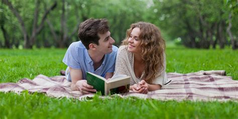 11 Reasons To Date A Bookworm Huffpost