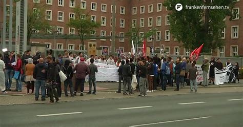 Flüchtlinge Demonstrieren Vor Dem Bundesamt Für Migration Franken Fernsehen
