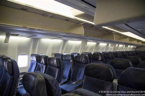 The aircraft is configured with first class, main cabin extra, and main cabin seating and is known in the industry as the oasis project. SNAPSHOT: Short Haul AA Segments in Coach and First ...