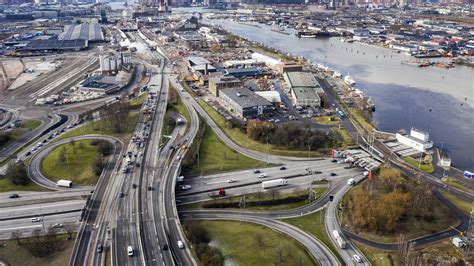 Här ser ni hur effektivt det är att använda sig av färgspruta. Gullbergsmotet är klart | Trafiken.nu Göteborg