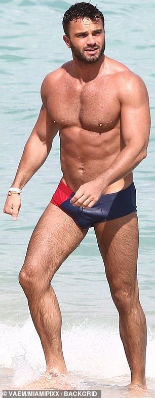 Luke Evans Shows Off His VERY Ripped Physique With Mystery Man In Miami