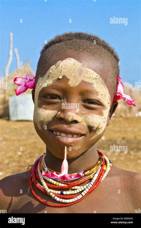 Junges Mädchen Vom Stamm Karo Omo Tal Äthiopien Stockfotografie Alamy