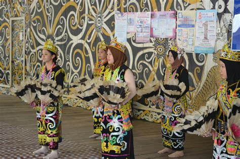 Pakaian tradisional lelaki orang ulu. Long Busang Islamic: Tarian Tradisional Masyarakat Kenyah ...