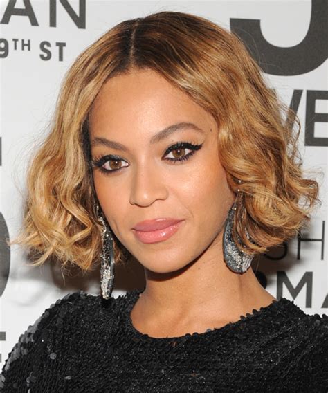 After sporting a super long blonde look at the vmas just last week, the superstar and songstress has gone short for the end of we can't even begin to imagine a world in which beyoncé had a bad haircut, but even so, this carefree bob hits the top of the charts for us. Beyonce Knowles Short Wavy Light Golden Brunette Bob Haircut