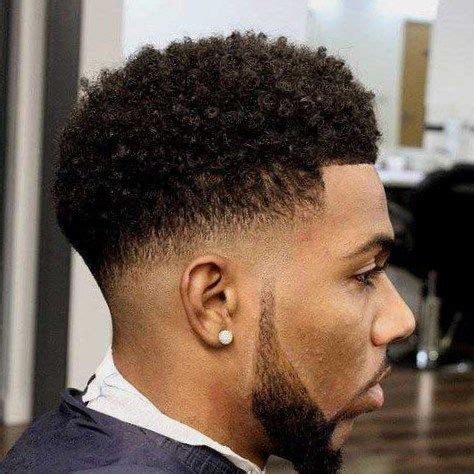 Sur cet coiffure pour homme black nous avons un sponge curls très bien réalisé accompagné d'un dégradé aux tempes très ample. 25+ Court Afro Haircuts | Coiffure homme afro, Coiffure ...