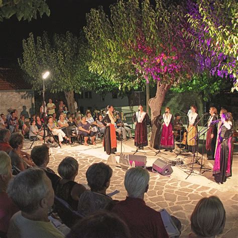 😱 among all of you who follow us and comment on this ¡os presentamos el trailer oficial del mallorca island festival 2021! ISLAND FESTIVAL - Svpetrvs hotels & Waterman resort