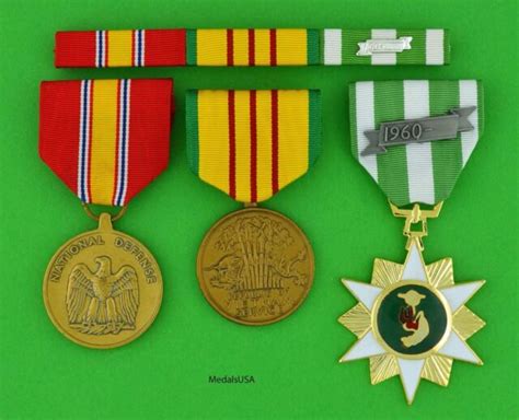 New Genuine Issue Us Army Vietnam War Service Medal And Ribbon Bar