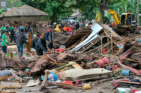 Indonesia Tsunami Latest At Least 222 Killed And Hundreds Injured As