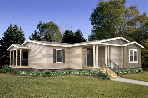 Triple wides can range from 2 to 6 bedrooms, 4 bathrooms, and well over 3,000 square feet. Woodland Series / The Carleton WLT-6807 built by Deer ...