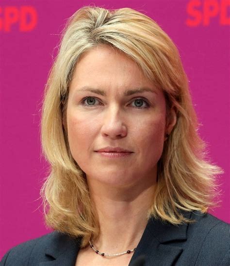 Sep 20, 2021 · ministerpräsidentin manuela schwesig (spd) hat die klimaaktivisten in berlin im hungerstreik aufgefordert, auf ihre gesundheit zu achten und sich nicht in gefahr zu bringen. Picture of Manuela Schwesig