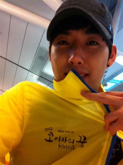 Kim ist seit 01 янв. Baek Seong-hyeon take a picture at the airport @ HanCinema ...