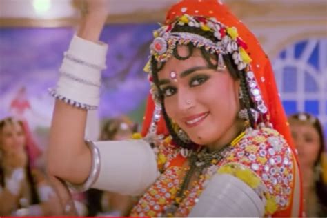 Madhuri Dixit Danced On Khalnayak Song Choli Ke Peeche Kya Hai Watch Video Goes Viral ‘चोली