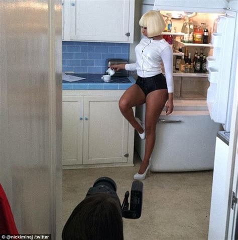 How Daring Sexy Rapper Nicki Minaj Shares Cheeky Photos