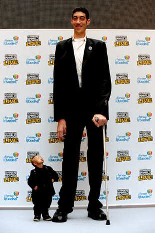 This page contains information about the tallest man in the world ever establishing a world record related to body and tall world, our most the tallest man of all time is robert wadlow from the united states. World's tallest man Sultan Kosen stops growing - Photo 1 ...